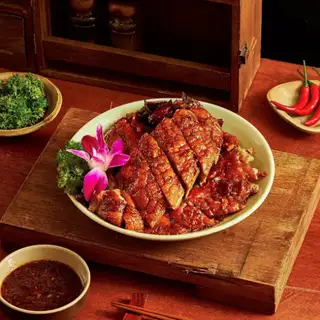 Hình ảnh Combo Vịt quay sốt tiêu đen (1/2 con) + Kim chi (300gr)