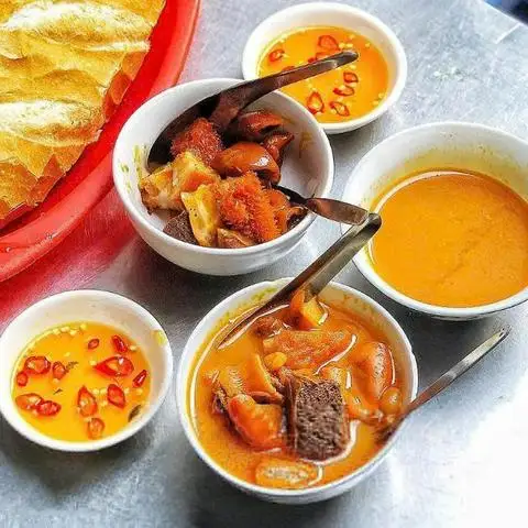 Hình ảnh Phá Lấu Sài Gòn - Đồ Ăn Vặt Núp Hẻm - Ngõ Mai Hương