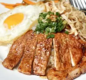 Cơm sườn trứng - 60.000 ₫ tại Cơm Tấm Góc Phố - Phan Văn Hân