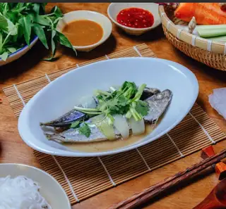 Cá nục hấp cuốn bánh tráng - 85.000 ₫ tại Bún Mắm Nêm Cô Nổ - Trần Hưng Đạo
