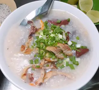 Cháo cá - mực - 70.000 ₫ tại Bún Cá & Cháo Cá Hải Vân - Trần Xuân Soạn