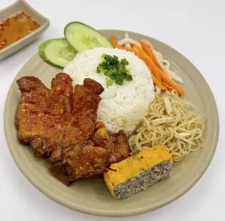 Cơm tấm sườn - bì - chả - 55.000 ₫ tại Cơm Tấm Cô Nương - 29 Vạn Kiếp