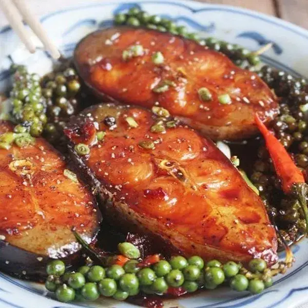 Hình ảnh Cơm Gạo Lứt Cá Ngừ Kho Tiêu