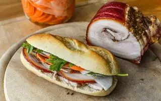Hình ảnh Bánh mì pate thịt nguội