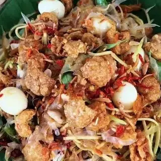 Bánh tráng trộn tóp mỡ cháy tỏi đặc biệt - 40.000 ₫ tại Bánh Tráng - Tré Trộn - Nguyễn Gia Trí