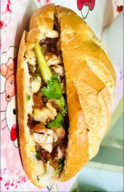 Bánh mì heo quay đặc biệt  - sốt Gia Truyền xứ trung - 40.000 ₫ tại Bánh Mì Heo Quay A Phủ - Hoàng Văn Thụ