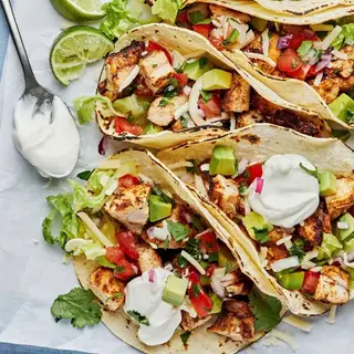 Bánh tacos gà - xúc xích - 48.000 ₫ tại Tacos Toro - Cư Xá Bắc Hải