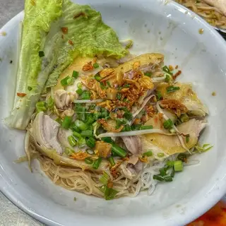 Hình ảnh Hủ tiếu mì gà ta