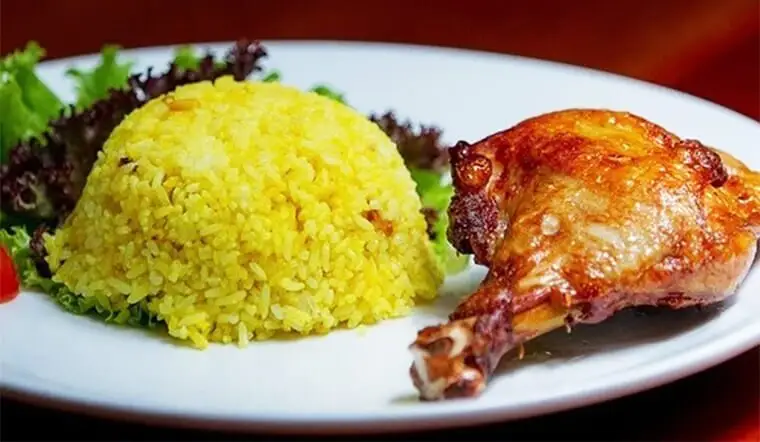 Cơm gà xối mỡ đùi tỏi  - 70.000 ₫ tại Cơm Gà Xối Mỡ A Hải - Nguyễn Thái Sơn