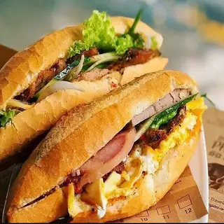 Hình ảnh Bánh mì trứng xúc xích