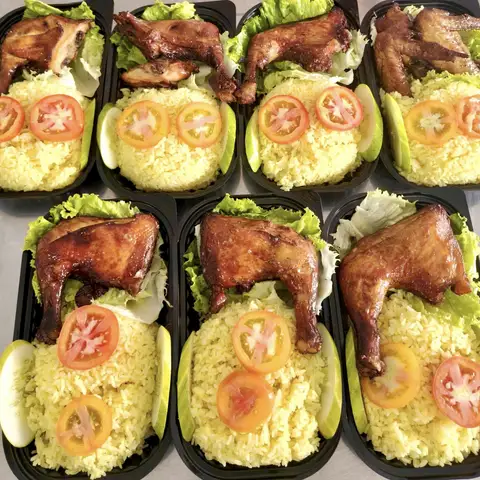 Cơm Gà Xối Mỡ Nguyên Tâm - Phạm Thế Hiển - Cơm/Cơm tấm gần bạn