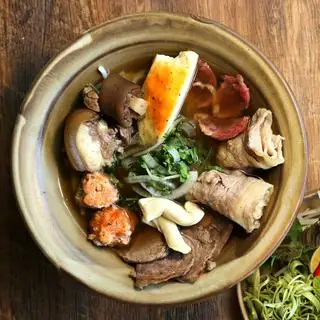 Bún bò full topping - 70.000 ₫ tại Bún Bò Huế Vỹ Dạ - Huỳnh Tấn Phát