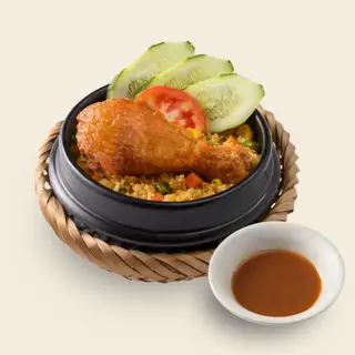 Hình ảnh Cơm thố gà giòn không xương sốt mắm me