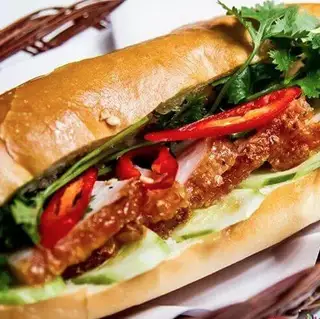 Bánh mì heo quay - 27.000 ₫ tại Lò Bánh Mì Đức Thành - Huỳnh Tấn Phát