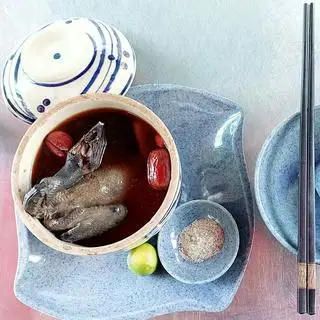 Hình ảnh Gà ác tiềm thuốc Bắc