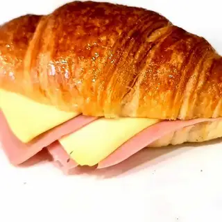 Soft Croissant with Ham & Cheese - 55.000 ₫ tại Early Morning Tea & Coffee - Hoa Phượng