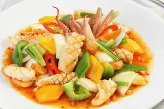Cơm mực xào chua ngọt - 58.000 ₫ tại  Quán Cô Huệ - Cơm Trưa & Bún Thịt Nướng - Võ Văn Tần