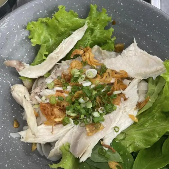 Hủ tiếu mềm - phở - gà xé - 53.000 ₫ tại Hủ Tiếu Gà Nguyễn Kim - Hậu Giang