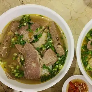 Bún bò - 40.000 ₫ tại Mẹ Bun - Phở & Bún Bò - Lê Hồng Phong