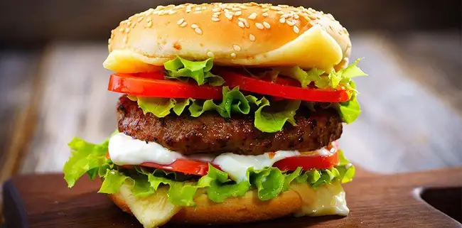 Hamburger bò - 30.000 ₫ tại Bánh Mì Hà Nội - Đường Số 3