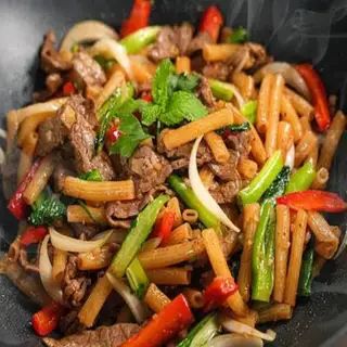 Hình ảnh Nui xào bò trứng/ Nui bò lúc lắc