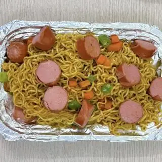Hình ảnh Mì trộn xúc xích