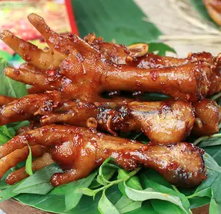 Chân gà nướng - 26.000 ₫ tại Vú Heo & Bạch Tuộc Nướng - Tân Hoà Đông