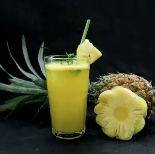 Ép thơm - 30.000 ₫ tại Rau Má Mix & Nước Ép MeoMeo - Nguyên Hồng
