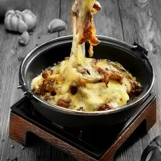 Hình ảnh Cơm Thố Bò Nướng & Phô Mai 
