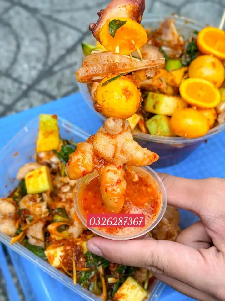 Hình ảnh CHÂN GÀ SỐT THÁI KHỔNG LỒ