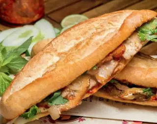 Hình ảnh Bánh mì thịt xá xíu