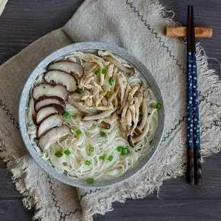 Hình ảnh Mỳ gà nấm