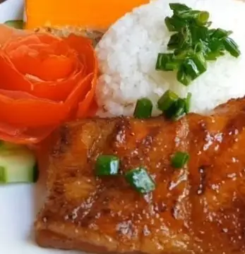 Cơm sườn chả - 50.000 ₫ tại Cơm Tấm Gia Bảo - Dương Bá Trạc