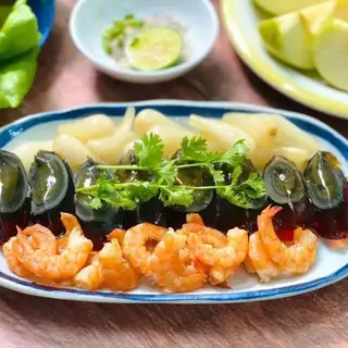 Tôm khô củ kiệu trứng bắc thảo - 119.000 ₫ tại Quán 1992 - Phở & Lẩu Bò - Hùng Vương