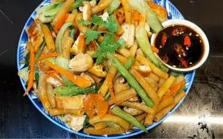 Nui xào rau - 25.000 ₫ tại Bún Xào & Mì Xào - Phạm Ngọc Thạch
