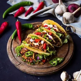 Bánh tacos bò - gà - 53.000 ₫ tại Tacos Toro - Điện Biên Phủ 