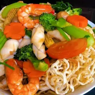Mì xào giòn hải sản - 70.000 ₫ tại Hủ Tiếu Xào & Mì Xào Giòn Hồng Sơn - Đề Thám