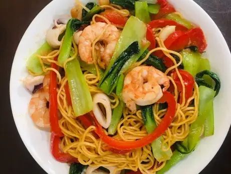 Mì xào hải sản - 70.000 ₫ tại Cơm Chiên, Mì Xào & Nui Xào Hoàng Gia Ký - Nơ Trang Long