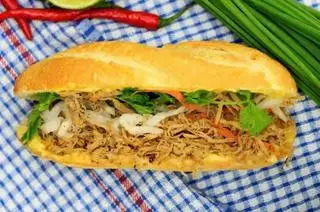 Hình ảnh Bánh mì pate - gà xé