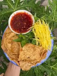 Chả cá cuốn rau răm - 1 miếng - 15.000 ₫ tại Hủ Tiếu Đêm - Bùi Đình Túy