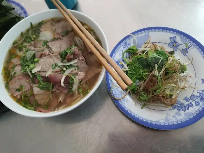 Bún bò Huế tô lớn - 78.000 ₫ tại Bún Bò Huế O Vui K300 - Đường A4