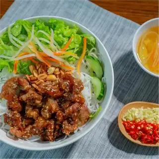Bún thịt nướng - nem chua - coca - 80.000 ₫ tại Cơm Tấm & Bún Thịt Nướng Anh Ba Vỹ - An Phú Đông 09