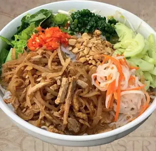 Bún thịt xào - bì - 45.000 ₫ tại Cô Yến - Gỏi Cuốn, Bún Mắm Nêm & Bún Thịt Xào - Đường Số 2