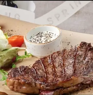Steak bò Úc sốt tiêu đen - 190.000 ₫ tại Bliss Bistro - Món Ăn Âu Á Giá Việt - Trần Quý Khoách