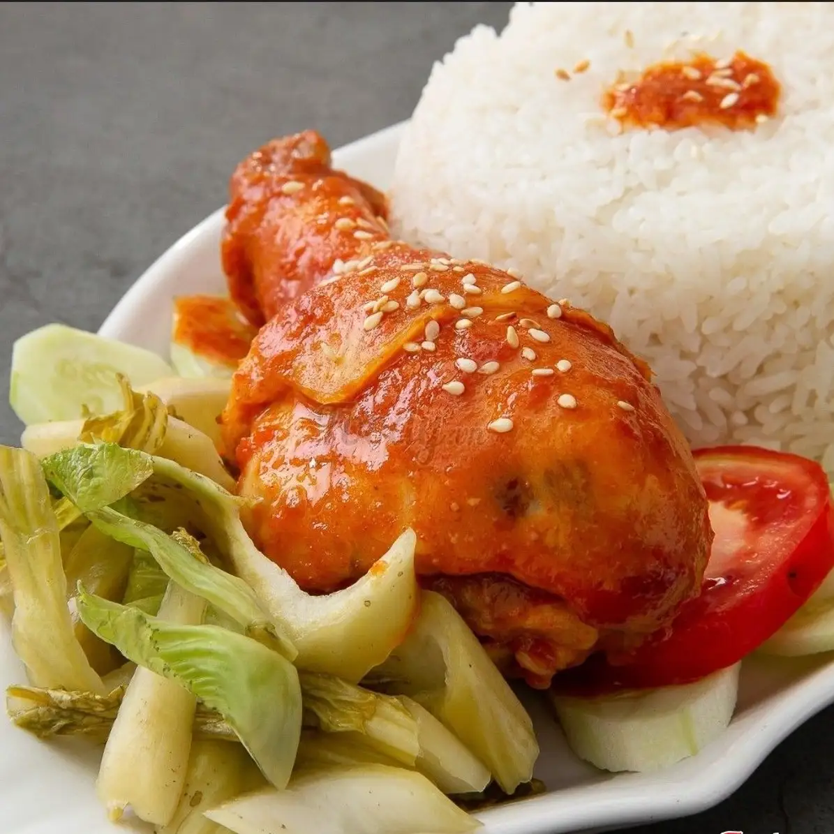 Hình ảnh Cơm Gà Nướng Sốt Cay Ngọt - Sâm Dứa
