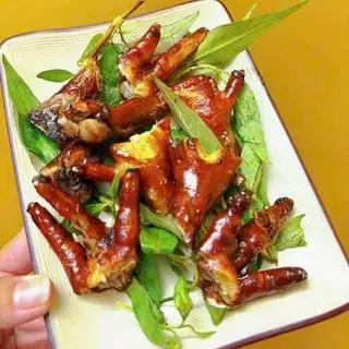 Hình ảnh Chân gà nướng giòn