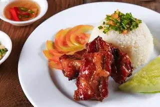 Cơm sườn non ram mặn - 65.000 ₫ tại Cơm Tấm Bé Ba - Dương Bá Trạc