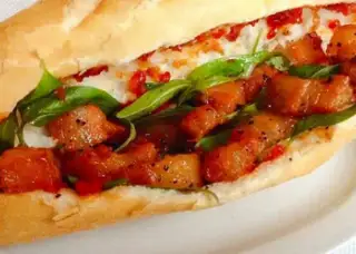 Hình ảnh Bánh mì thịt xá xíu