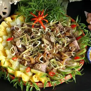 Dê hấp trộn lá chúc An Giang - 225.666 ₫ tại V-Senses Dining - Menas Mall Saigon Airport
