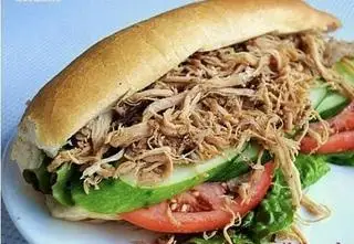Bánh mì gà xé - 32.000 ₫ tại Bánh Mì Hà Nội - Nguyễn Biểu
